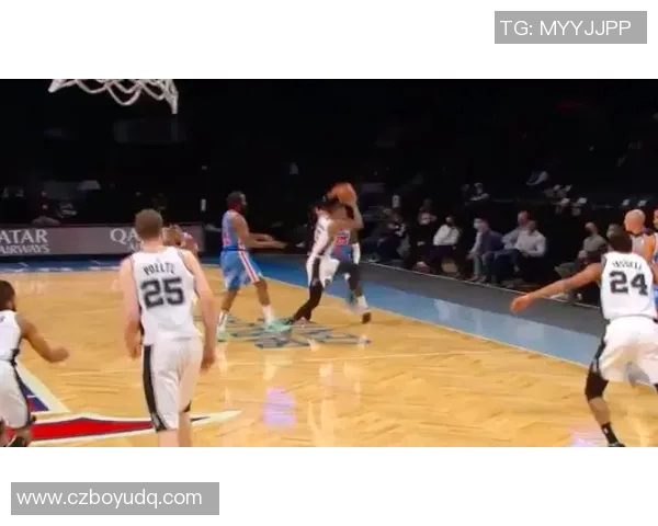 镜头捕捉：塔图姆赛场小动作引发热议